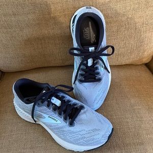 Brooks Ravenna 11 athletic shoes